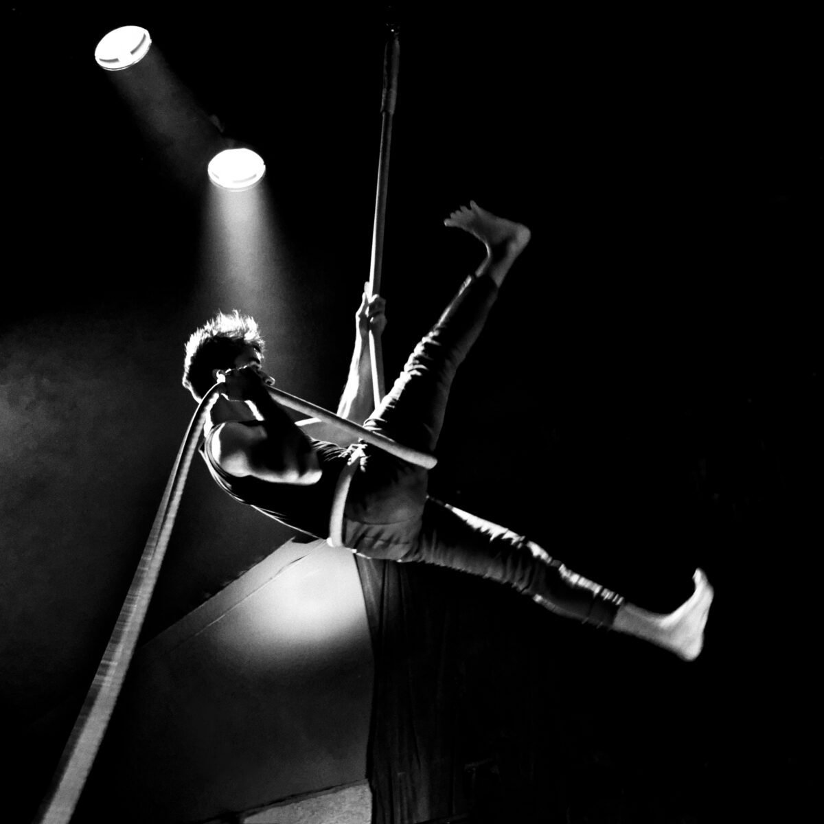 Arachnée Breno Caetano during a Circofonia concert at Studio l'Ermitage in Paris on April 21, 2016